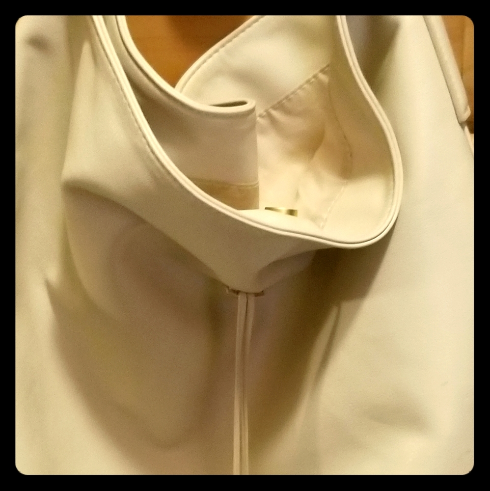 DONNAKARAN COSMETICS HOBO.